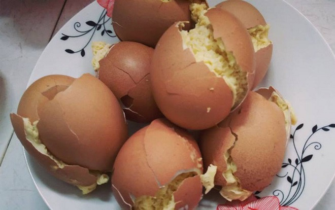 Chế biến trứng gà nướng Thái Lan mà ai cũng tưởng sầu riêng ăn dở, cô nàng bẽ bàng hứa xin chừa lần sau Ảnh 2