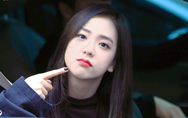 Vẻ gợi cảm bùng nổ của Jisoo (Blackpink) lấn át dàn sao Hàn trong lễ hội âm nhạc Ảnh 2