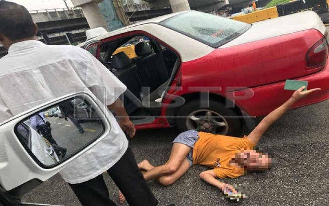 Người phụ nữ Việt nằm giữa đường cầu cứu cảnh sát Malaysia, chồng nói cô vợ bị tâm thần Ảnh 2