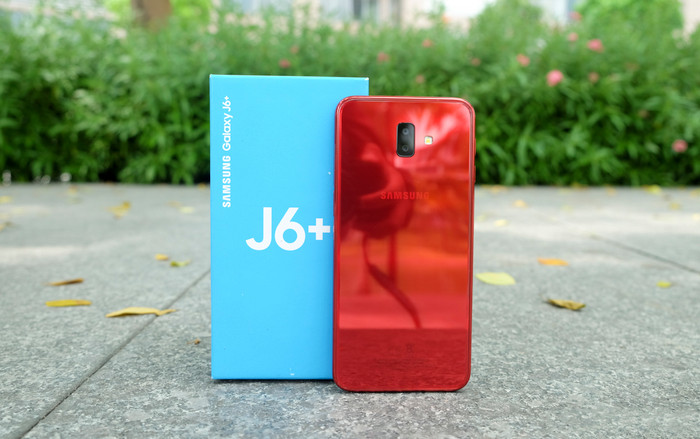 Mở hộp Samsung Galaxy J6+: Thiết kế đẹp mắt với camera kép! Ảnh 2
