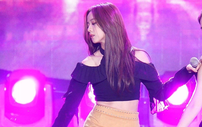 Jisoo (BlackPink) và vẻ đẹp 'vô thực' khiến hàng loạt người hâm mộ nhập viện vì 'truỵ tim' Ảnh 2