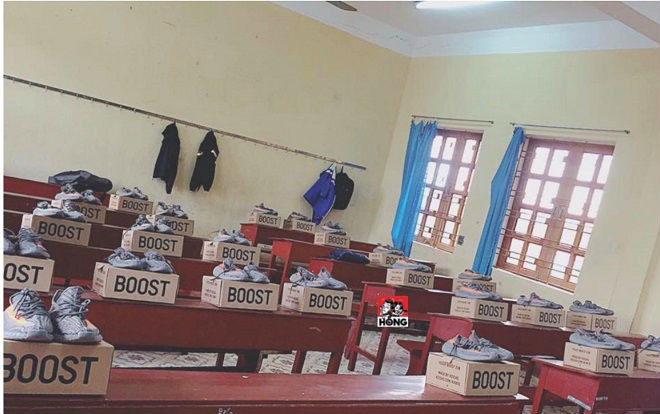 Con trai 'lớp người ta' tặng quà cho các bạn nữ theo phong cách con nhà giàu, mỗi bạn một đôi giày hiệu gây tranh cãi Ảnh 2