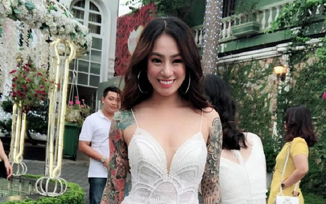 Cô dâu xăm trổ kín người nhưng ‘quyến rũ hết phần người khác’ khiến mạng xã hội xôn xao tranh cãi Ảnh 2