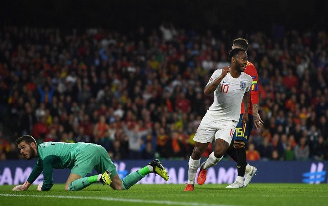 Vì sao Sterling bất ngờ ‘lột xác’ sau kỳ World Cup tệ hại? Ảnh 2