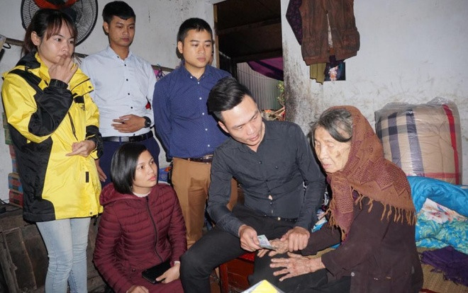 Cuộc sống đổi thay của mẹ già 88 tuổi mù loà nuôi con điên dại: 'Giờ tôi không còn phải lo từng bữa ăn cho con gái nữa' Ảnh 2