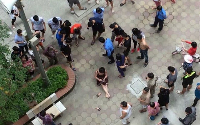 Vụ người đàn ông cầm súng bắn vợ ở sảnh chung cư: ‘Trong thâm tâm Dũng không hề muốn ly hôn nên đi tìm vợ' Ảnh 2