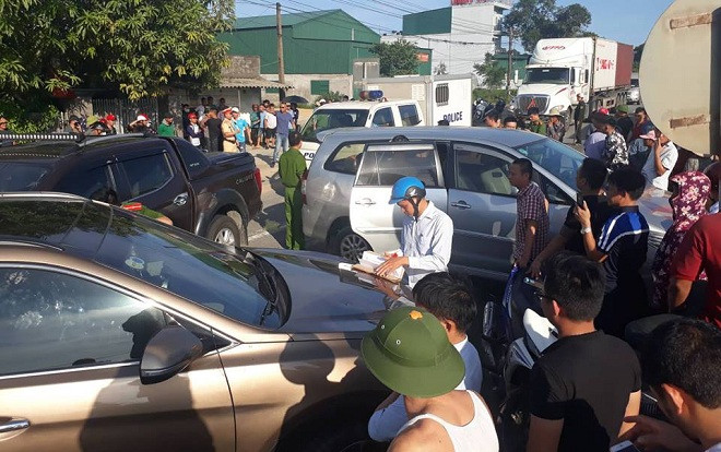 Hai nhóm giang hồ dùng ô tô đâm nhau, rút súng thị uy rồi lao vào ẩu đả Ảnh 2