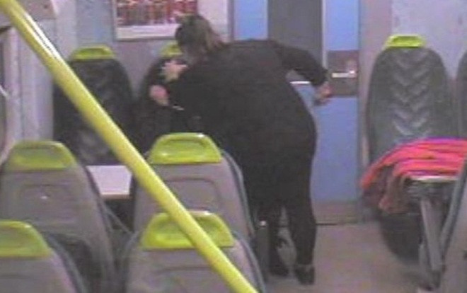 Điên cuồng rút dao đâm chết bạn thân ngay trên tàu, người phụ nữ lĩnh án chung thân Ảnh 2