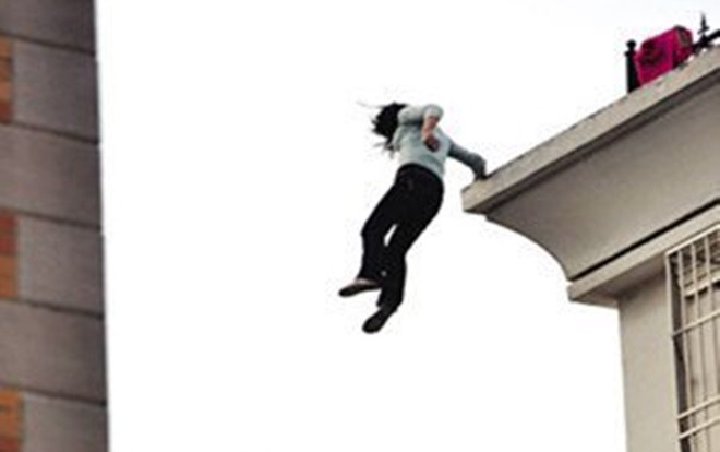 Sốc: Học sinh đe dọa giáo viên, suýt nhảy lầu tự tử chỉ vì một lý do không ngờ Ảnh 2