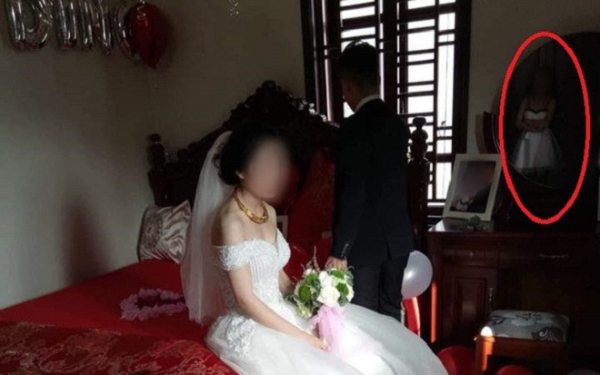 Điều bất ngờ phía sau khoảnh khắc cô gái lặng lẽ trong đám cưới bạn thân và người yêu cũ đang gây sốt Ảnh 2