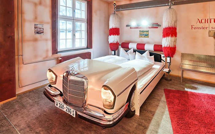 Từ phụ tùng xe cũ bỏ đi, người ta đã sáng tạo ra những món đồ mà ai cũng phải bất ngờ Ảnh 2