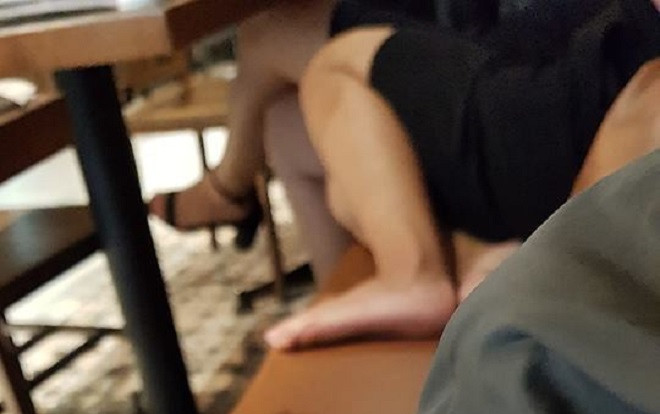 Thất kinh với mùi hôi chân của mấy chị gái văn phòng, thanh niên gọi trà sữa rồi mà không uống nổi Ảnh 2