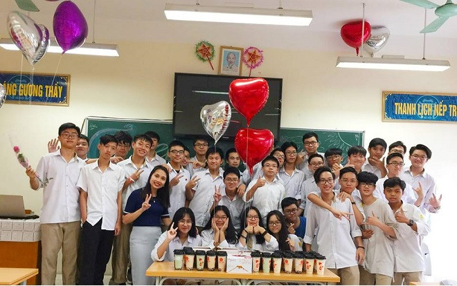 Quà 20/10 'chất chơi' của 31 bạn nam tặng 4 nữ sinh cùng lớp khiến ai cũng phải ghen tỵ Ảnh 2