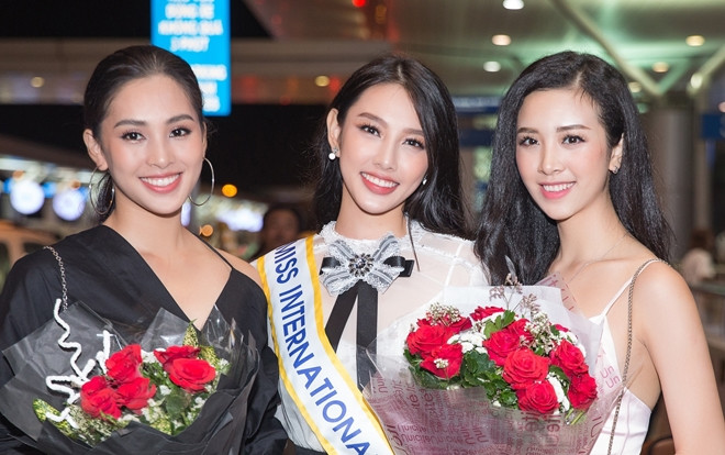 Không thể dự thi, á hậu Thúy An vẫn ra tiễn Thùy Tiên lên đường tham gia Hoa hậu Quốc tế 2018 Ảnh 2