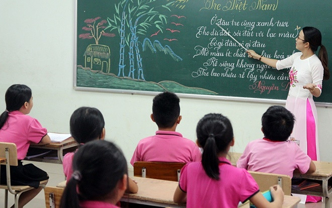 Gặp 18 cô giáo Quảng Trị viết chữ đẹp như vẽ tranh vừa gây sốt MXH: Học sinh trong trường chữ cũng siêu đẹp Ảnh 2