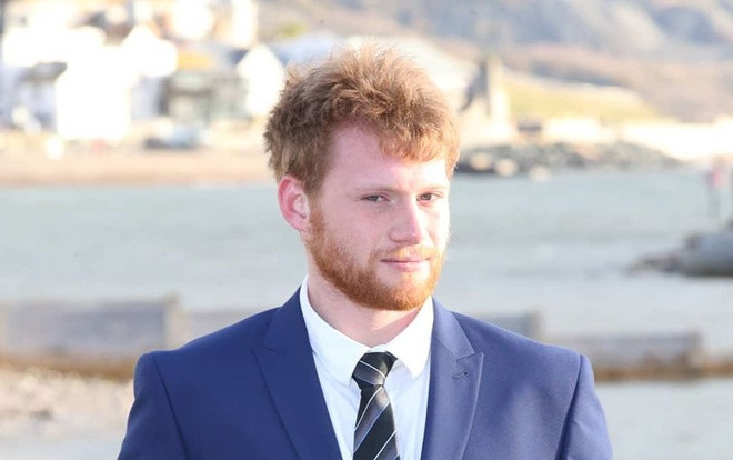 Chàng trai kiếm bộn tiền nhờ ngoại hình giống hệt Hoàng tử Harry Ảnh 2