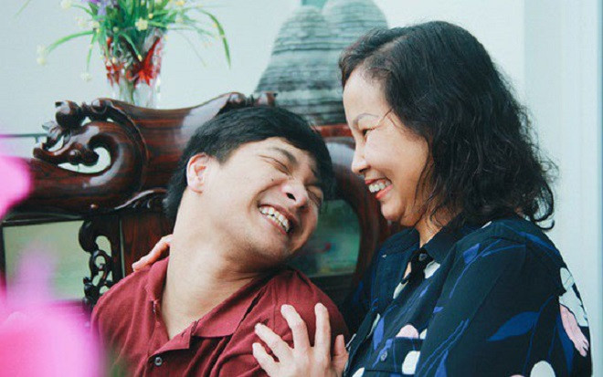 Tâm sự rớt nước mắt ngày 20/10 của người mẹ 25 năm nuôi con bại não: ‘Rồi cũng đến lúc phải chấp nhận, tôi yêu cả những khiếm khuyết của con’ Ảnh 2