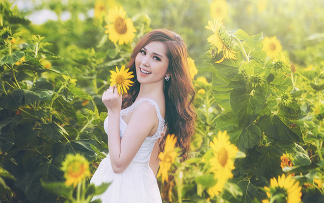 Hot girl Cần Thơ khiến fan like mỏi tay khi hóa công chúa xinh đẹp trong rừng hoa hướng dương Ảnh 2