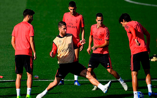 Sốc: ‘Ăn’ cùi chỏ, Ramos nổi điên, liên tiếp đá đồng đội Ảnh 2