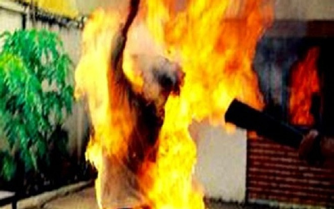 Hai vợ chồng bốc cháy như ngọn đuốc sau mâu thuẫn tình cảm Ảnh 2