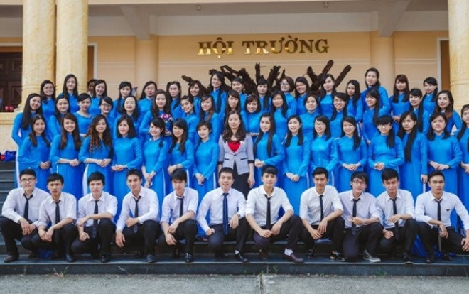 Đại học yêu cầu sinh viên phải mặc áo thun có cổ đã là gì nếu so với hàng loạt nội quy tréo ngoe của các trường học này Ảnh 2