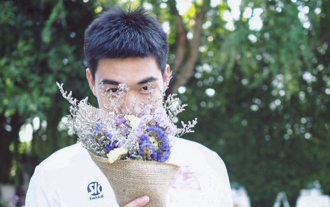 Chàng nam thần sân cỏ xứ Chùa Vàng đang làm điên đảo cộng đồng LGBT Ảnh 2