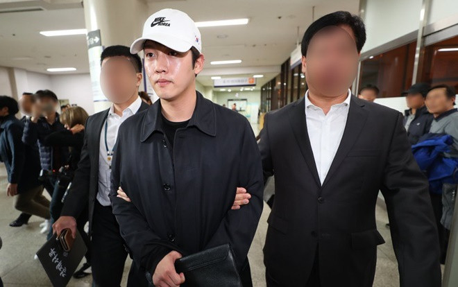 Bạn trai Goo Hara ăn mặc sành điệu, hợp thời trang khi bị bắt Ảnh 2