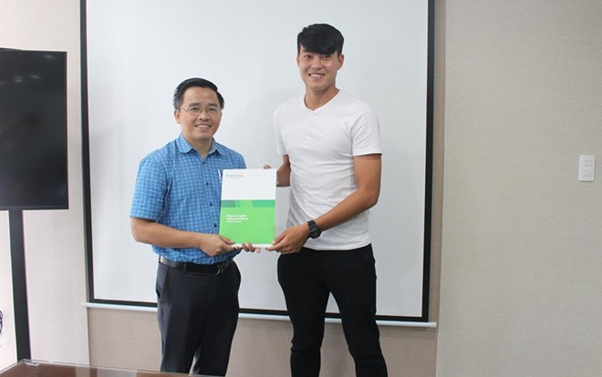 Bầu Đức ký hợp đồng với 'hot boy' bóng đá Việt Nam Ảnh 2