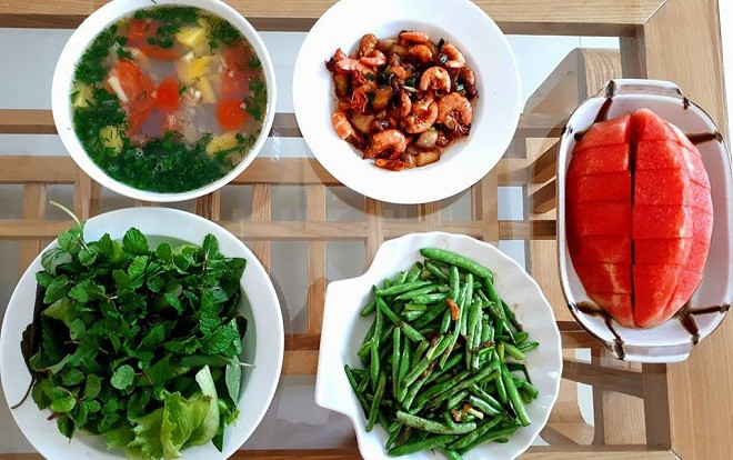 Khoe mâm cơm trông rõ lắm món nhưng vợ trẻ vẫn bị chị em 'bắt lỗi', yêu cầu rút kinh nghiệm ngay tức thì Ảnh 2