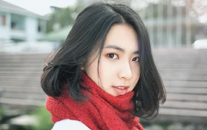 Ăn vụng dưa hấu tại trường quay, hot girl 9X khiến cộng đồng mạng 'đốn tim' vì quá xinh đẹp! Ảnh 2