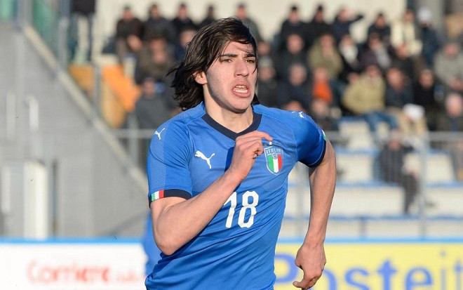 Chelsea và Juventus tranh nhau cầu thủ giống Pirlo như tạc Ảnh 2