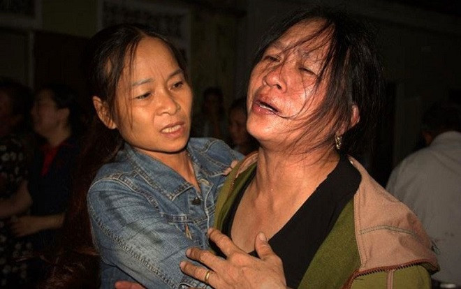 Vụ 4 người đàn ông tử vong do điện giật: Cha mẹ gào khóc gọi tên con, vợ ngất lịm khi thấy thi thể chồng Ảnh 2