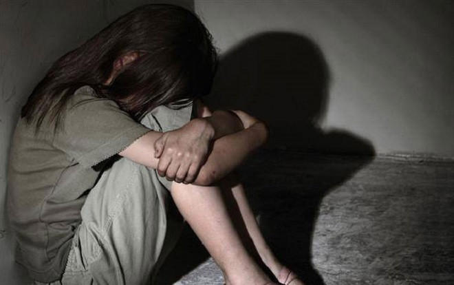 Thấy bé gái lấy rau một mình, thiếu niên 13 tuổi cưỡng hiếp rồi dùng dao cứa cổ Ảnh 2