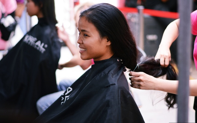 Người Sài Gòn hào hứng hiến tặng hơn 1.000 mái tóc cho bệnh nhân ung thư vú  Ảnh 2