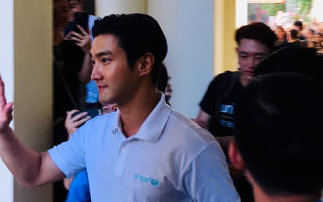 Quá nhanh quá nguy hiểm: Vừa hẹn gặp Việt Nam sáng nay, buổi trưa Choi Siwon đã có mặt tại Hà Nội Ảnh 2