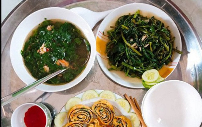 Chẳng tốn 1 xu đi chợ, mâm cơm tối nấu vội của mẹ trẻ vẫn được dân mạng khen nức nở vì thế này Ảnh 2