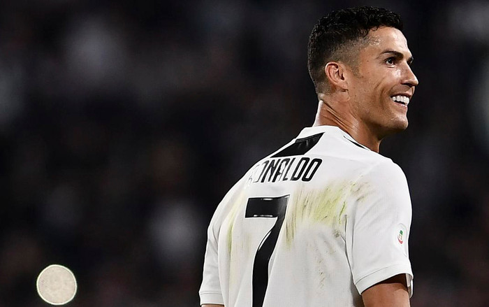 Soán ngôi Selena Gomez, Ronaldo trở thành ngôi sao có nhiều người theo dõi nhất Instagram Ảnh 2