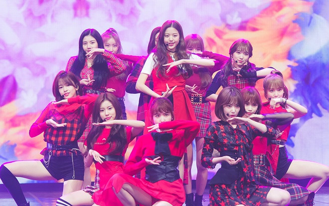 IZ*ONE hát nhép toàn bộ trên sân khấu debut, netizen phẫn nộ: 'Đây là nhóm nhảy à?' Ảnh 2