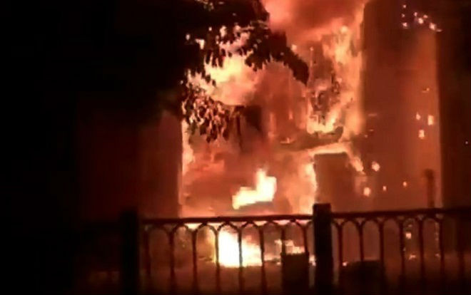 Hàng trăm cảnh sát trắng đêm dập tắt đám cháy dữ dội tại quán bar ở Sài Gòn Ảnh 2