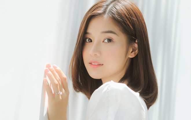 Ảnh đeo nhẫn ngón áp út tràn lan trên mạng, Hoàng Yến Chibi nói gì? Ảnh 2