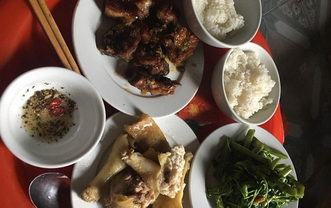 Nàng dâu hớn hở khoe mâm cơm cữ mẹ chồng nấu, chị em chỉ ra không chỉ 1 mà tận 3 lỗi sai cơ bản Ảnh 2