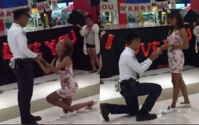 Cô gái quỳ gối cầu hôn bạn trai tại trung tâm thương mại và cái kết bất ngờ Ảnh 2