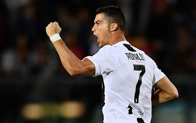 Ronaldo bất ngờ buông lời 'hạ thấp' Messi trong cuộc đua giành Quả bóng vàng Ảnh 2