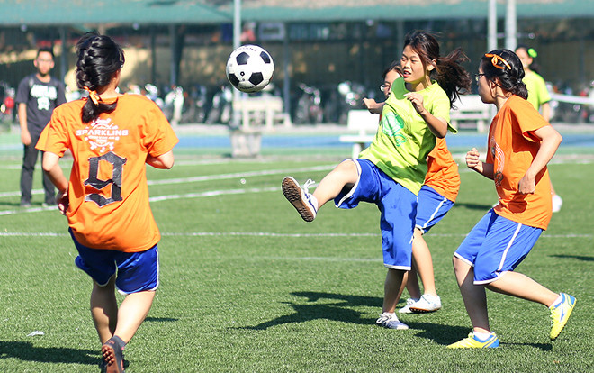 Chuyện chỉ có ở THPT Chu Văn An: Nữ sinh hăng say đá bóng, nam sinh quyết liệt thi nhảy cổ động Ảnh 2