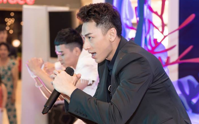 Bị fan nhí 'phũ', bất hợp tác trước hàng trăm khán giả và đây là phản ứng của Isaac! Ảnh 2