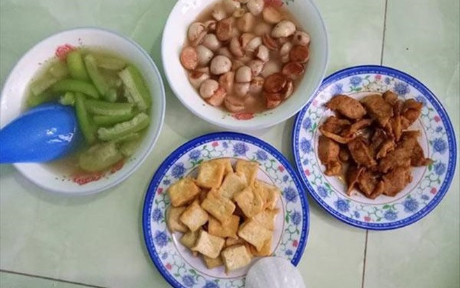 Tranh cãi gay gắt vì mâm cơm 26 nghìn nhưng dân mạng lại ngậm ngùi vì sự thật đằng sau Ảnh 2