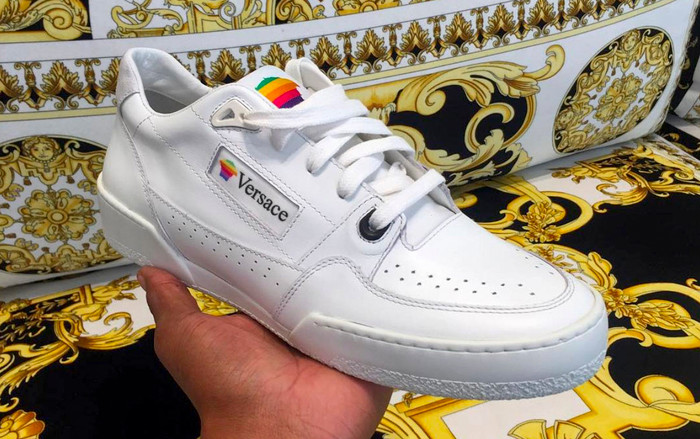 Kết hợp nhà mốt Versace, Apple chuẩn bị ra mắt sneaker cho cộng đồng LGBT? Ảnh 2