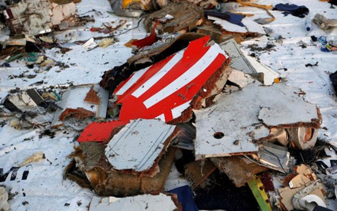 Indonesia tìm thấy càng đáp và một đoạn thân máy bay rơi xuống biển Ảnh 2