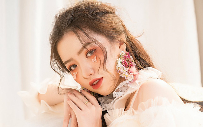 Trọn bộ ảnh những thí sinh đẹp như hoa đang chiếm 'spot light' cuộc thi Miss Hutech 2019 Ảnh 2