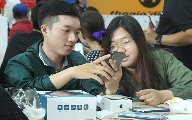 iPhone chính hãng gây sốt Việt Nam ngay khi lên kệ, nhận gần 10.000 đơn đặt trước Ảnh 2